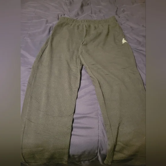 REEBOK SWEATPANTS. MENS XL. - Picture 1 of 3